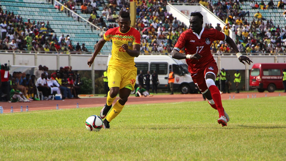 Benin national team player in yellow kit in action during a match. Photo: DEGAN Gabin / Wikimedia Commons (CC BY-SA 4.0).