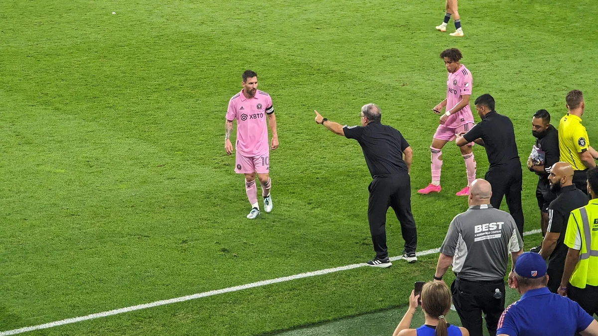 Lionel Messi in Inter Miami's pink kit on the pitch during a match. Photo: Hayden Schiff / Wikimedia Commons (CC BY 4.0).